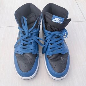 Nike Air High-Tops in Black and Blue